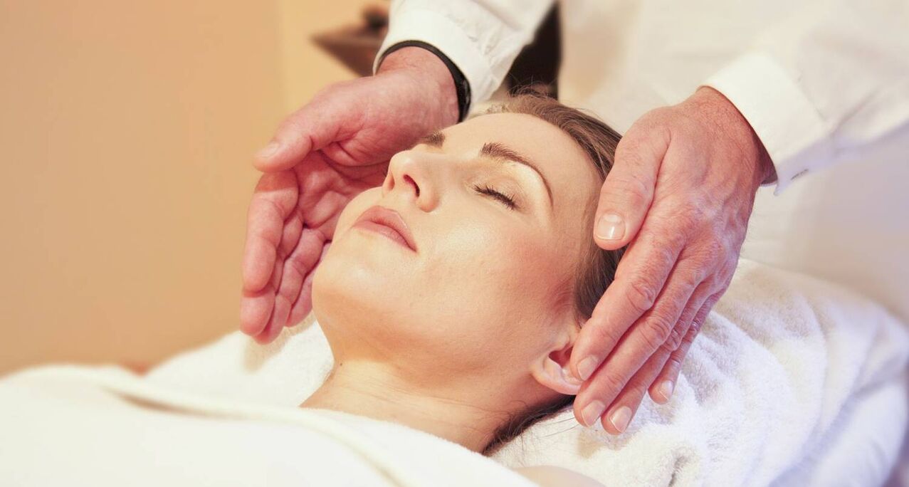 Masaje de contorno facial como forma de rejuvenecer