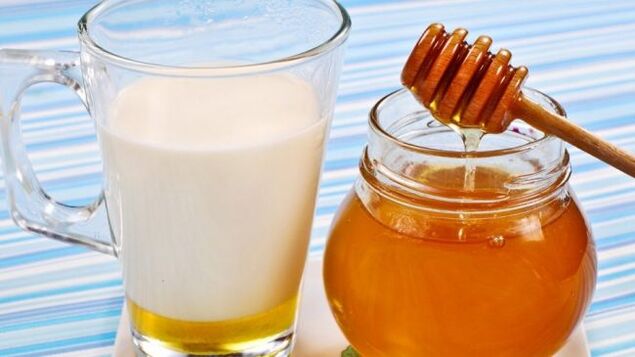 La miel de kéfir rejuvenece la piel de las manos